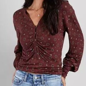 3/$15 BUCKLE BLACK medallion Henley top